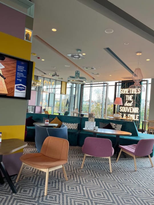Lobby Hampton by Hilton Krakow Airport