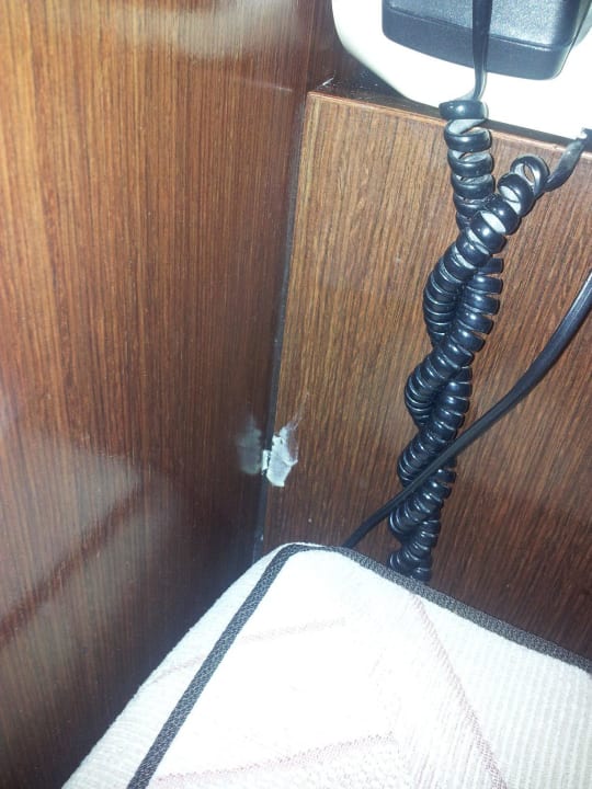 Unter der Matratze an der Wand, alter Kaugummi Hotel Slavia