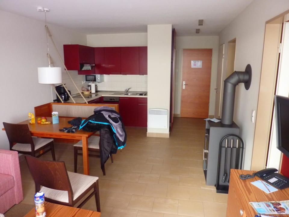 Wohnraum inklusive Küche BEECH Resort Boltenhagen