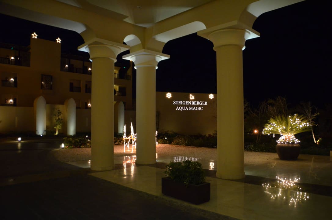 Eingang Steigenberger Aqua Magic