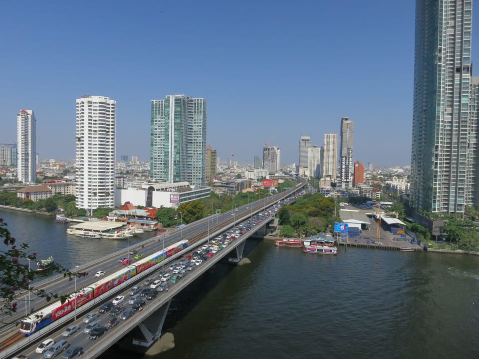 Blick aus dem Krungthep Deluxe Balcony Room Shangri-La Hotel, Bangkok