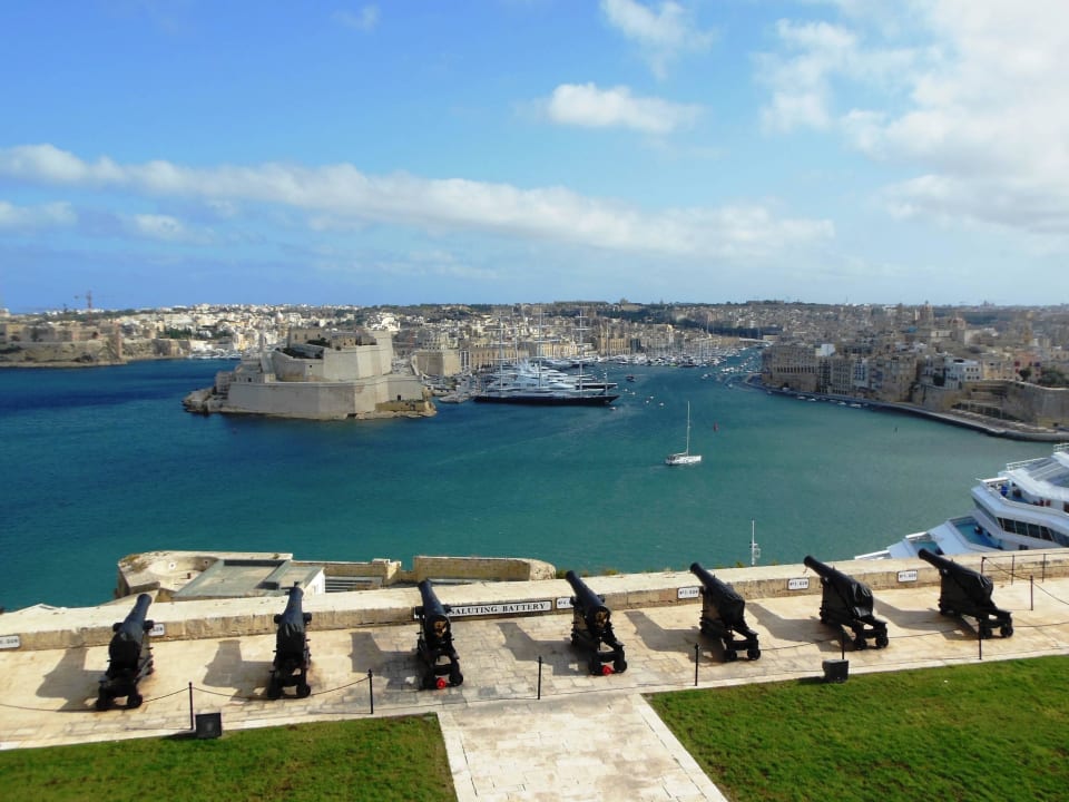 Valetta Days Inn Hotel & Residence