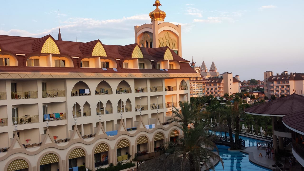 Aussicht auf das Nebengebäude  Well Palace Side