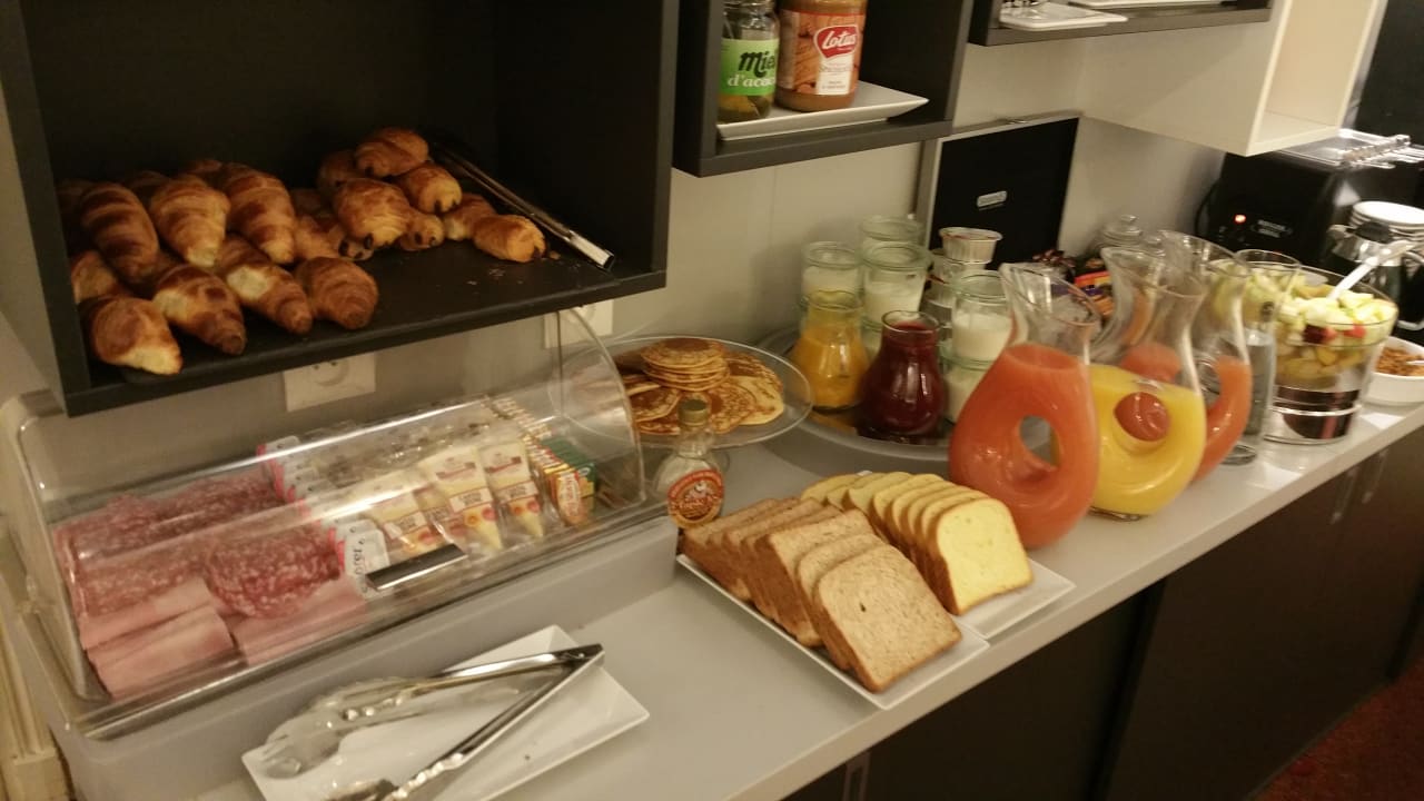 Frühstück Buffet  Hotel Etoile Saint Ferdinand by HappyCulture