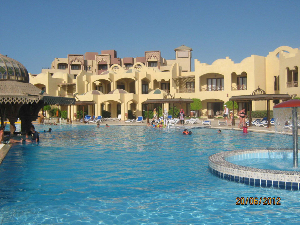 Miejscowi w basenie Sunny Days Palma De Mirette Resort & Spa