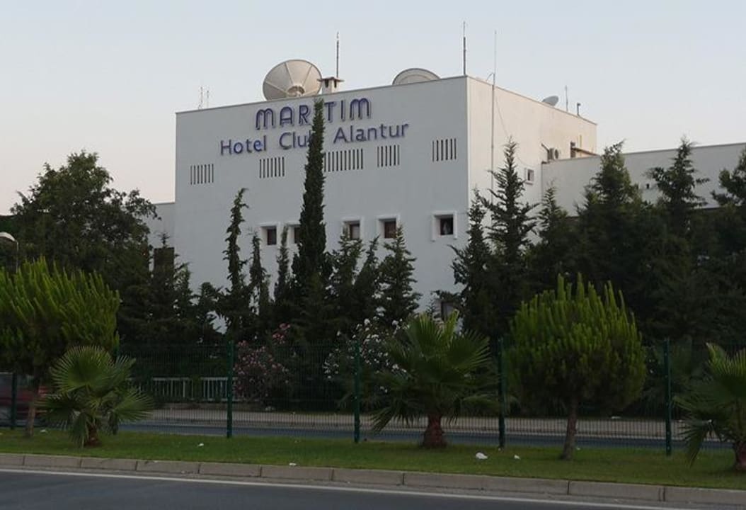 Das Hotel von der Bushaltestelle aus gesehen Labranda Alantur Resort