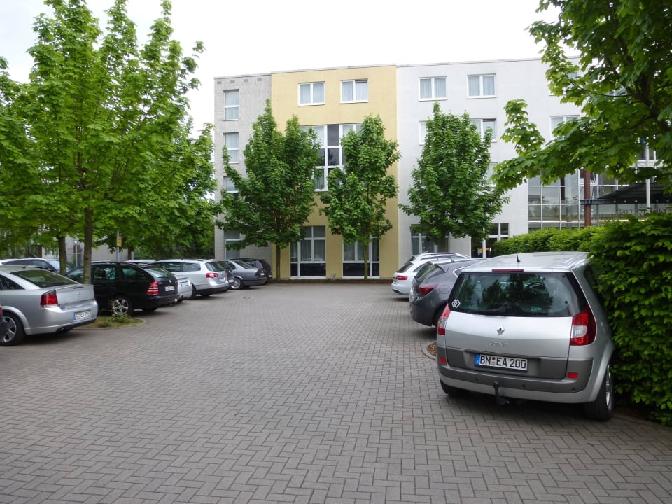 Vorderansicht linke Seite NH Frankfurt Airport West