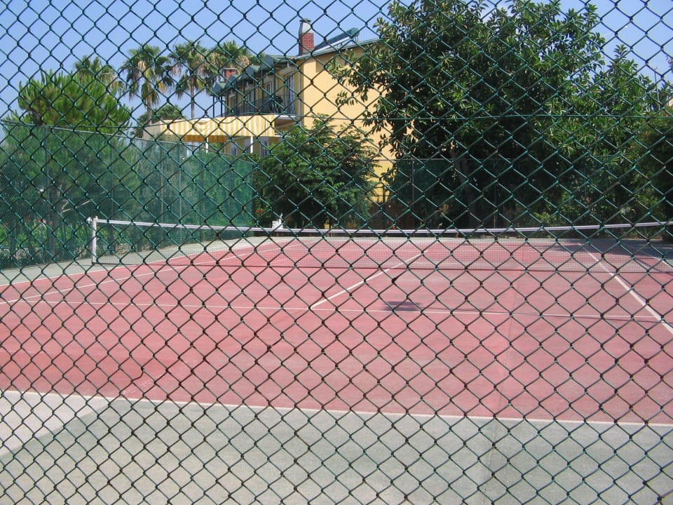 Tennisplatz Aska Hotel Just in Beach