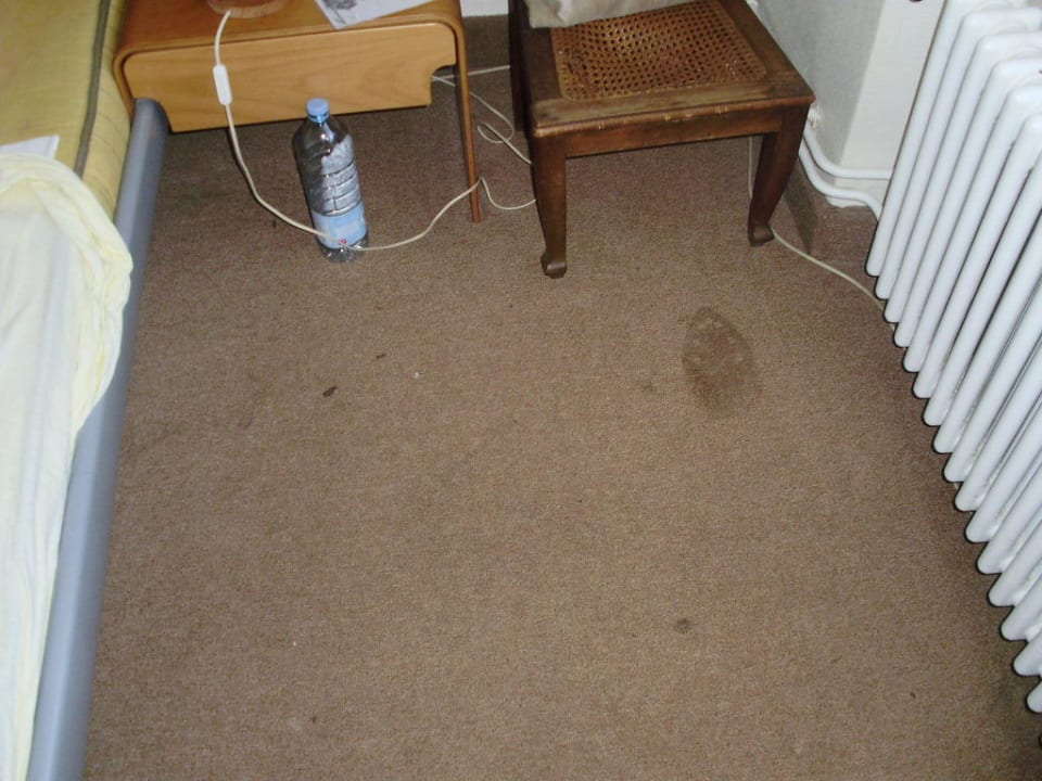 Qui á donc laissé son fer à repasser Hotel de l'Ange