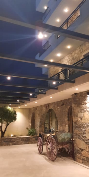 Außenansicht Petousis Hotel & Suites