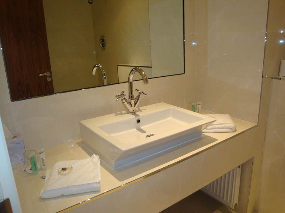 Bad im Zimmer 109 Hotel Ballyroe Heights