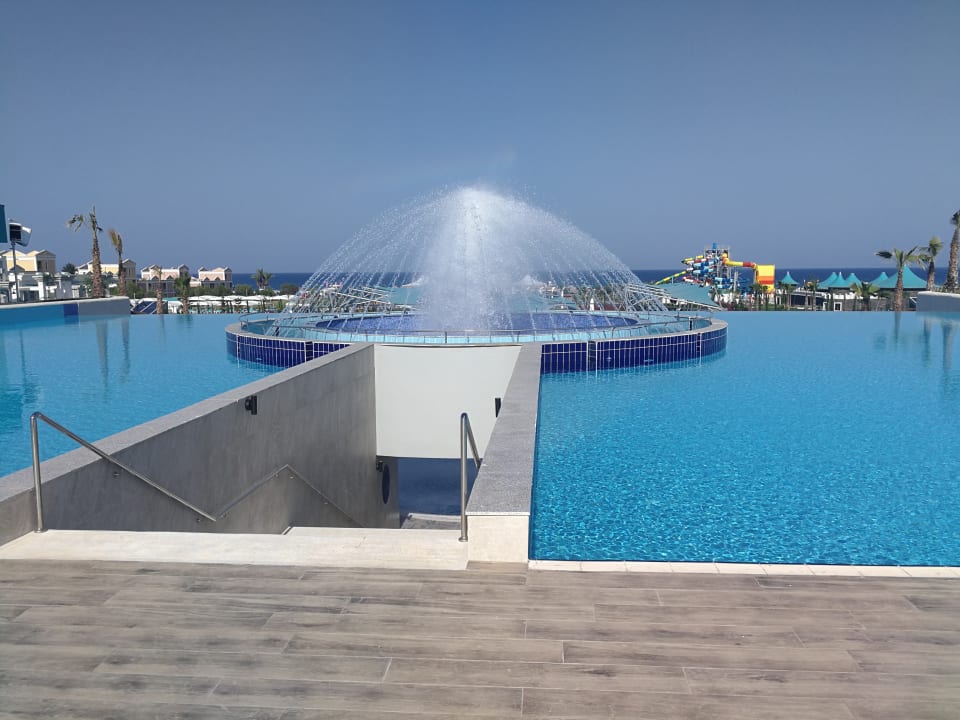 Pool Limak Cyprus Deluxe Hotel