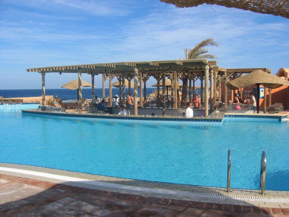 Poolbar Radisson Blu Resort, El Quseir