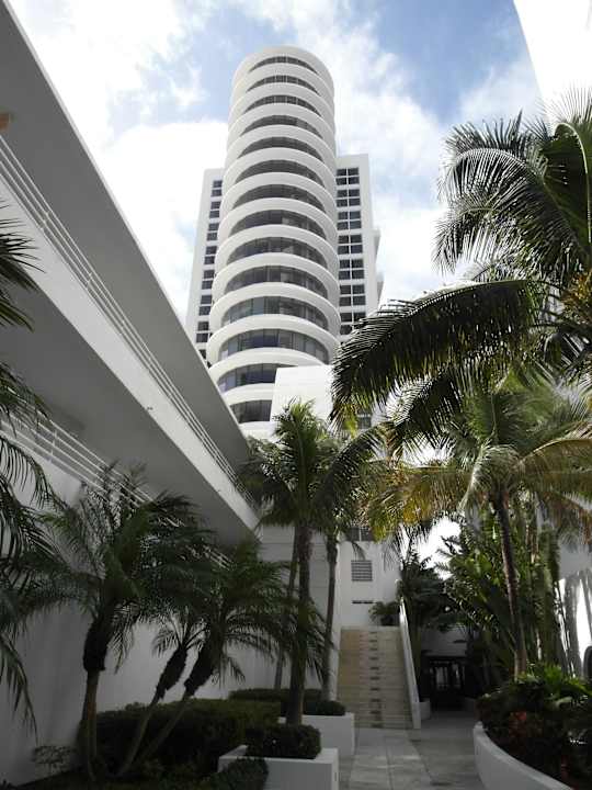 Weg vom Pool/Strand zum Hotel Royal Palm South Beach Miami, a Tribute Portfolio Resort