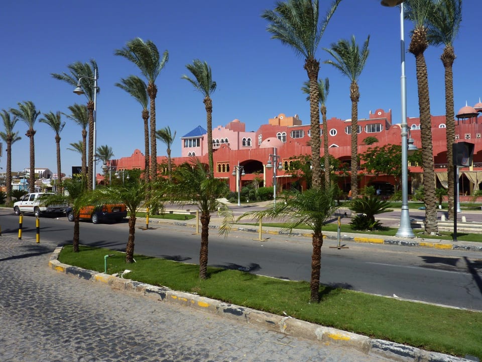 Grand Resort gegenüber The Grand Hotel Hurghada