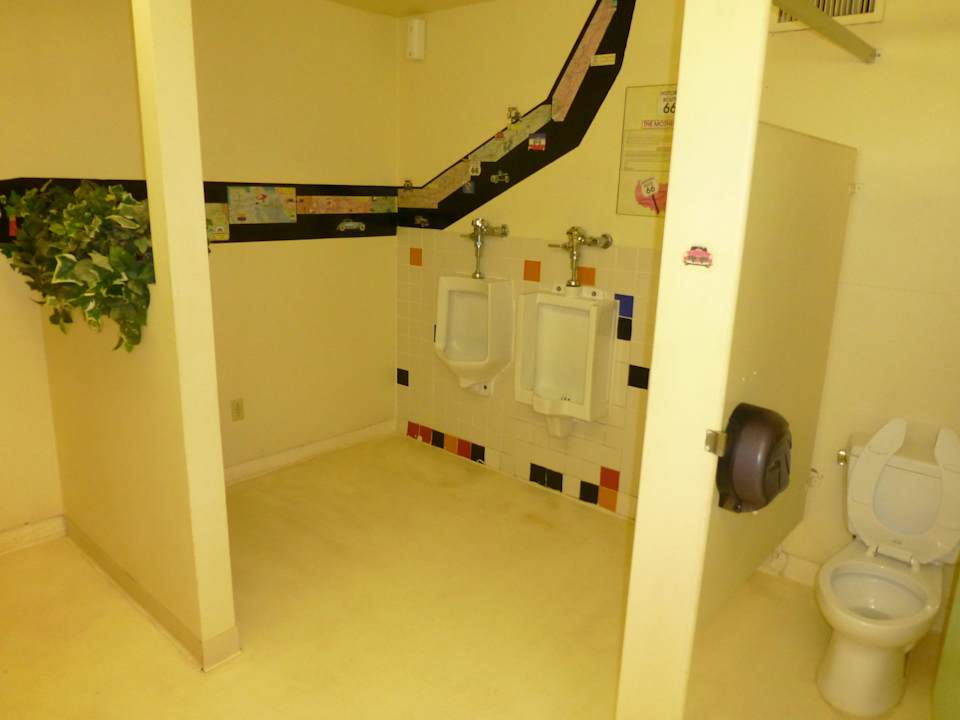 WC Herren KOA Campground Seligman