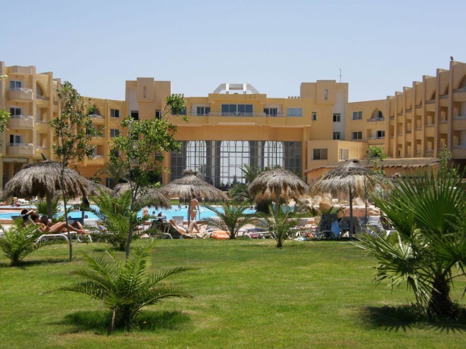 Hotelowy ogród Skanes Serail Aquapark