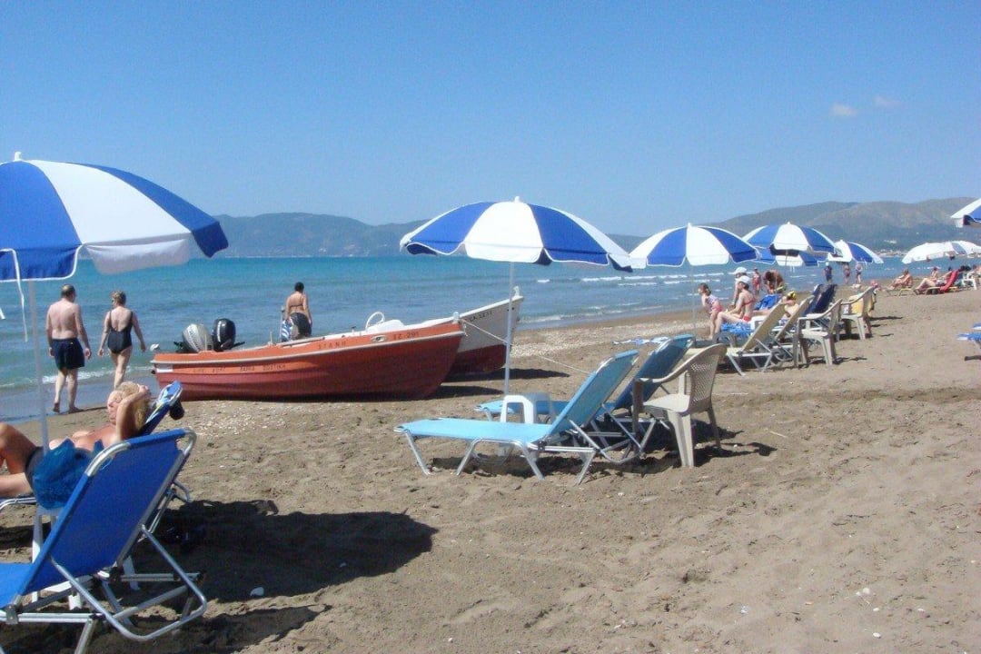 2 leżaki i parasol za 7E doba Hotel Sirocco