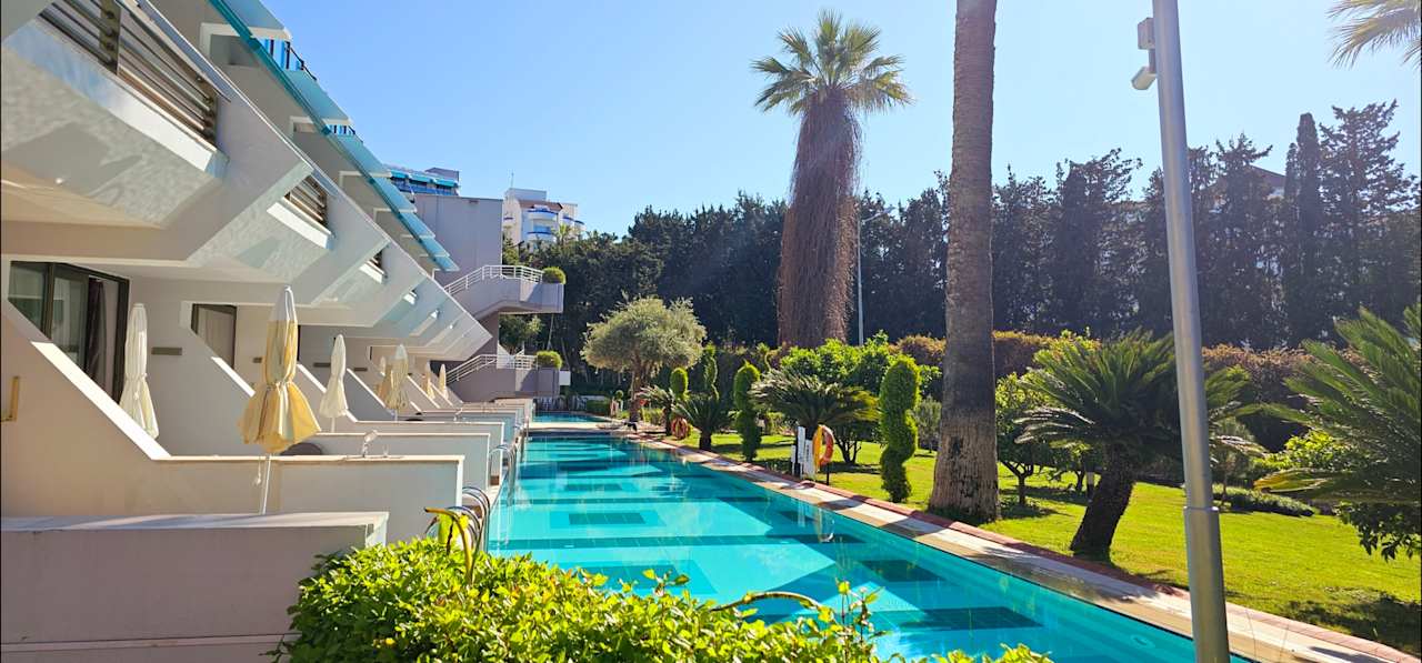 Pool Side Star Elegance