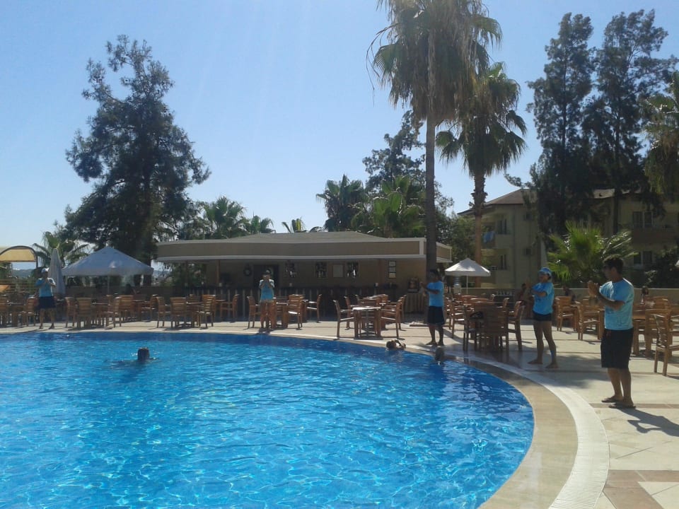 Jeden morgen um zehn gab es sie Morgen Animation. Club Sidelya Hotel