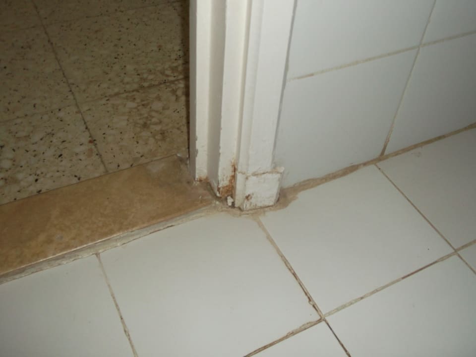 Dreck im Bad Zenon Hotel Djerba