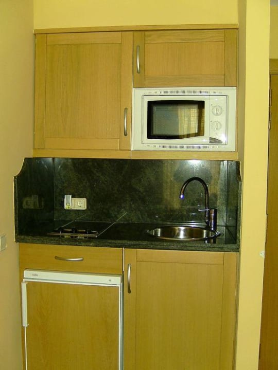 Miniküche im Wohnraum Grupotel Playa de Palma Suites & Spa