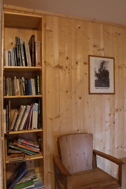 Leseecke im 1. Stock Erfurter Hütte
