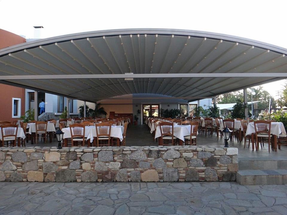 Außenterrasse am Hauptrestaurant Atlantica Marmari Beach