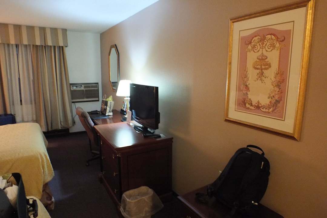 Schrank Hotel Super 8 Milwaukee Airport Wi