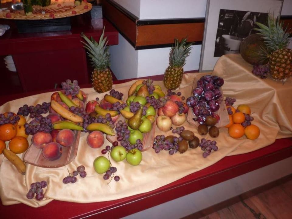 Bei so toll dekoriertem Obst muss man ja zugreifen Hotel & Spa S'Entrador Playa