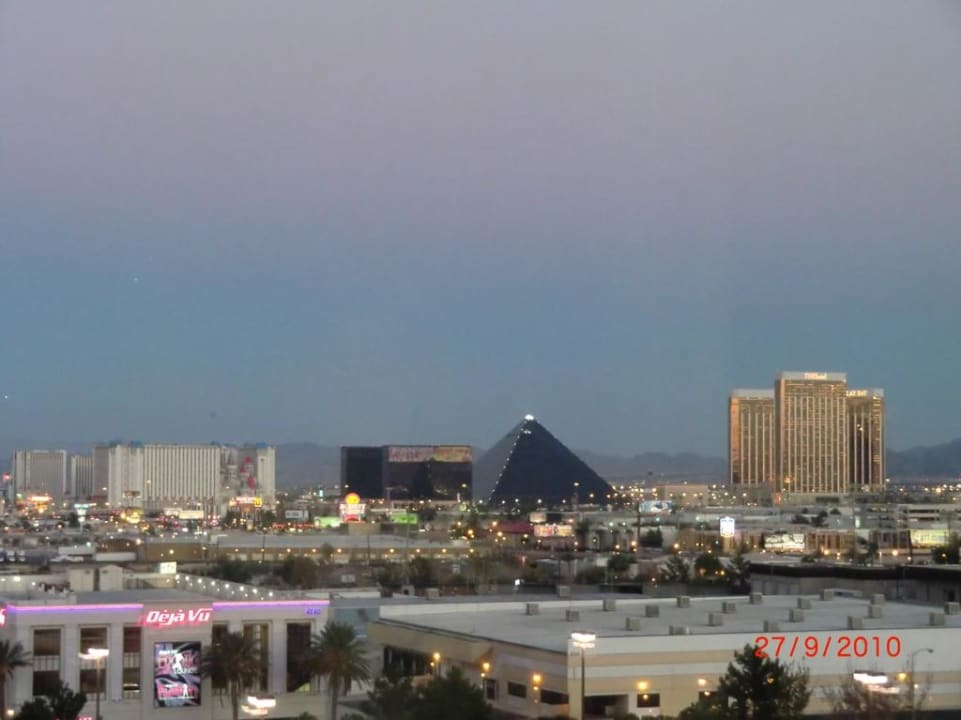Ausblick vom Hotelzimmer auf den Strip The Orleans Hotel & Casino