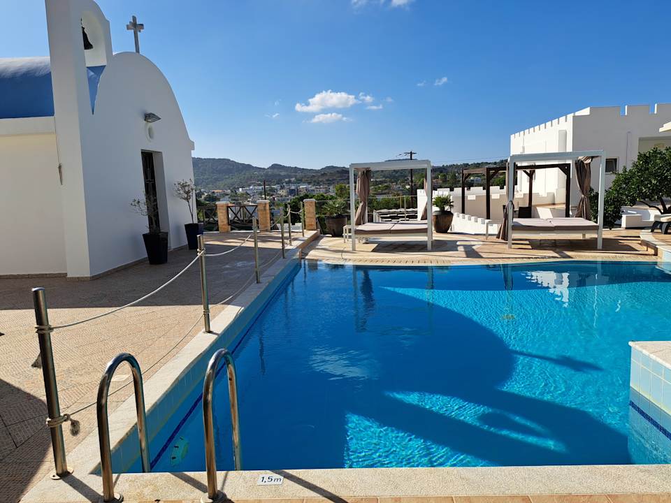 Pool Castello Di Cavalieri Suites
