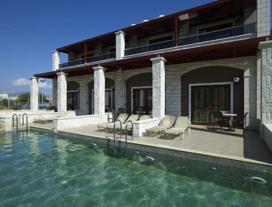 Swim Up Rooms Creta Paradise