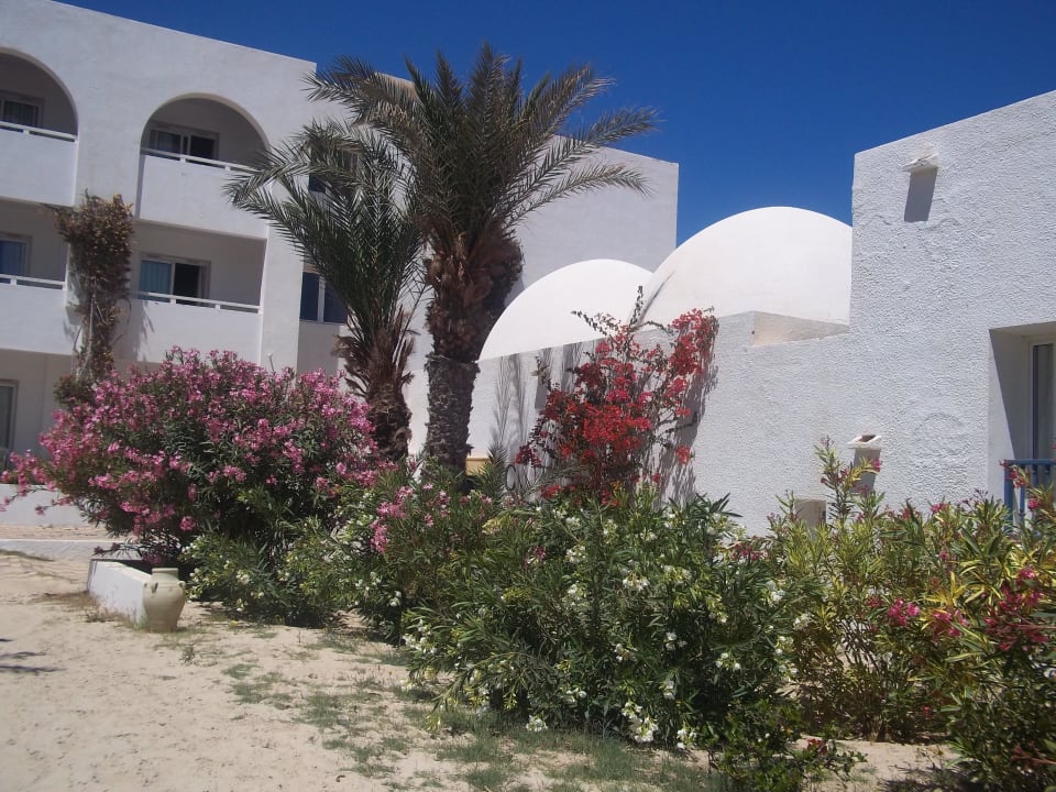 Unser Bungalow, nah am  Haupthaus kurze Wege Hotel El Mouradi Djerba Menzel