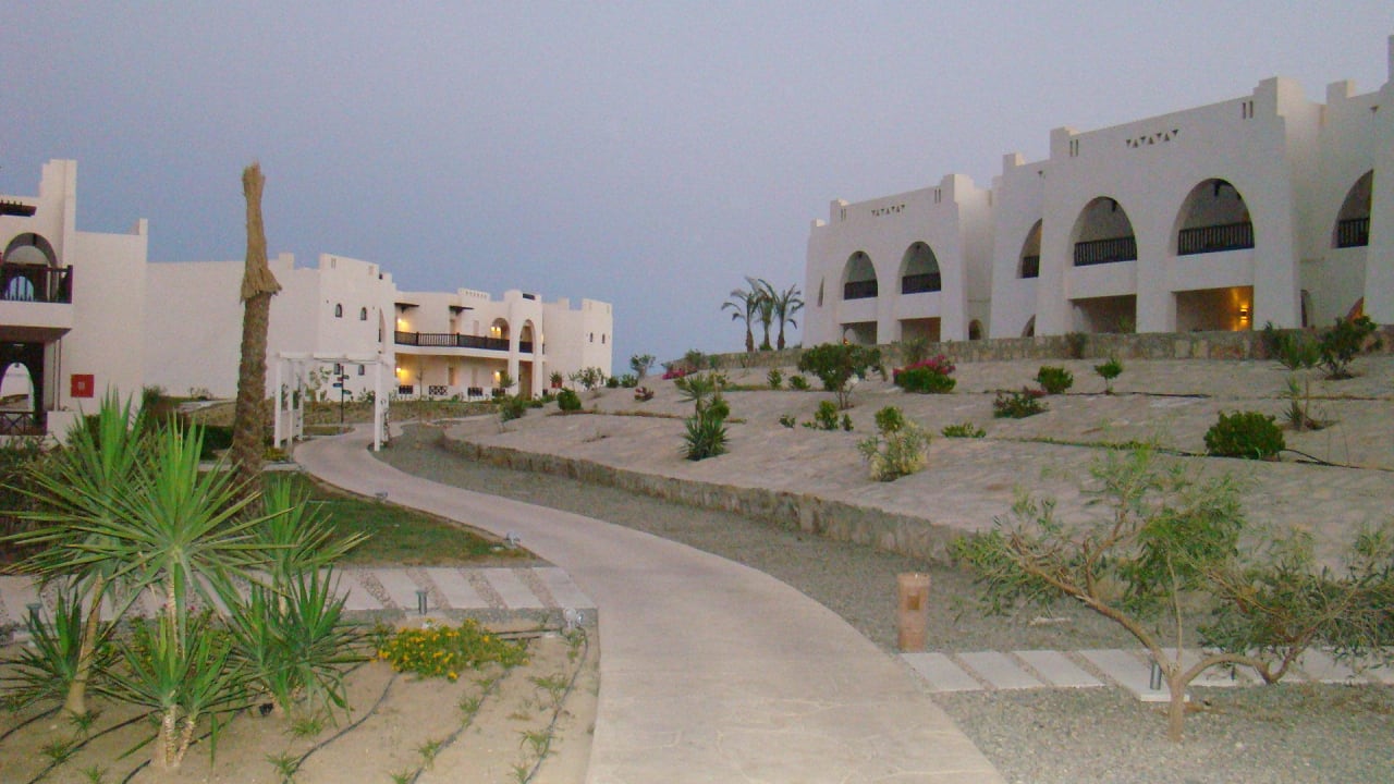 Alejka w hotelu Hilton Marsa Alam Nubian Resort