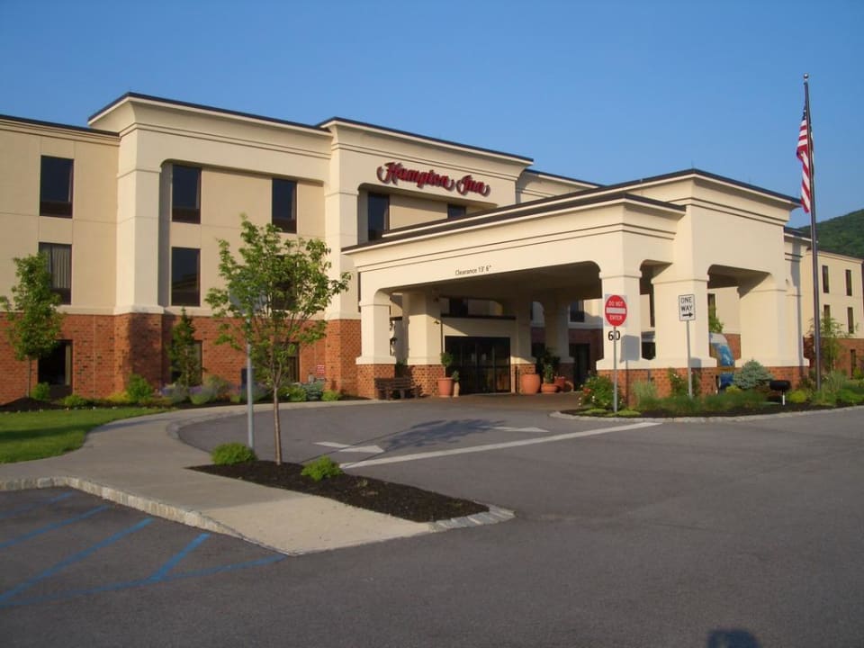 Vom Parkplatz Hotel Hampton Inn Harriman Woodbury