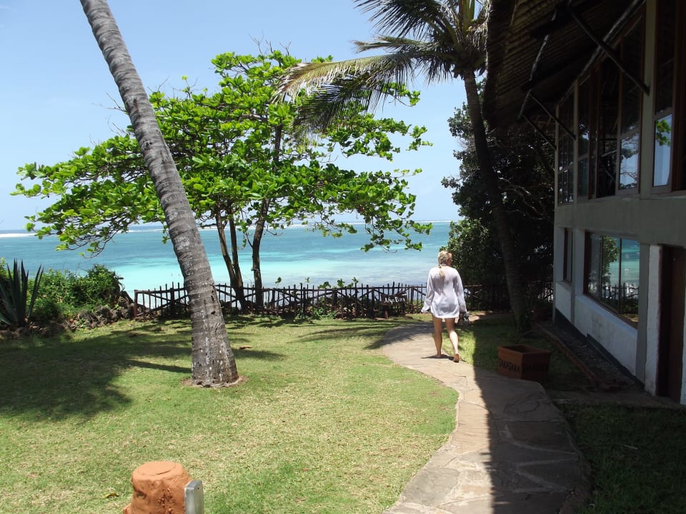 Weg zum Fitness, Wellness,vom Baobab zum Kolekole Baobab Beach Resort & Spa