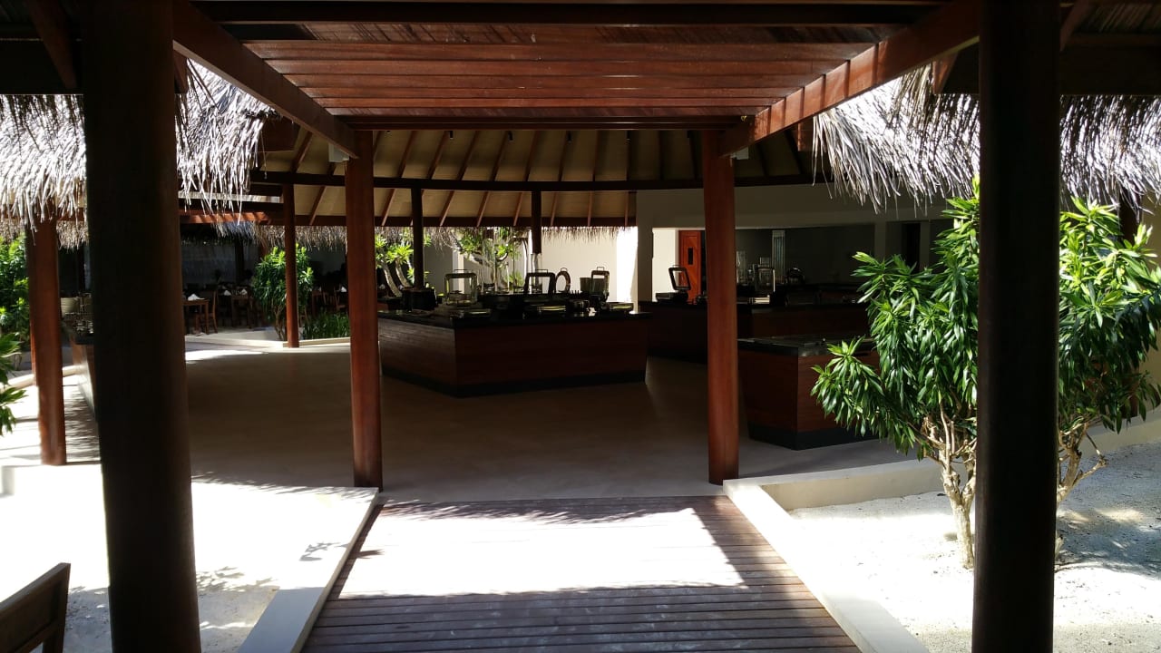 Übergang Restaurant zum Buffet Summer Island Maldives