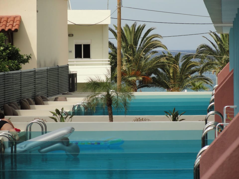 In der Mitte Pool für alle Harmony Boutique Resort