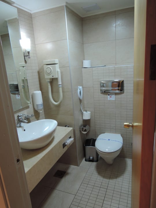 Bad mit veralteten Föhn Hotel Calypso Beach