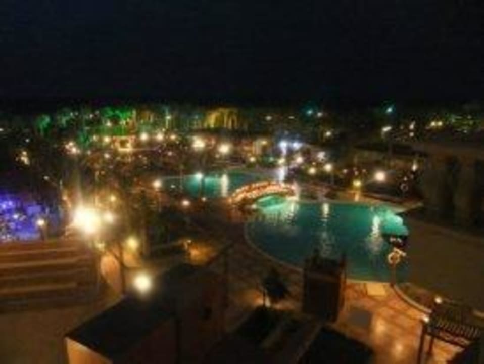 Sehr schön, bei Nacht Riviera Aqua Park Resort