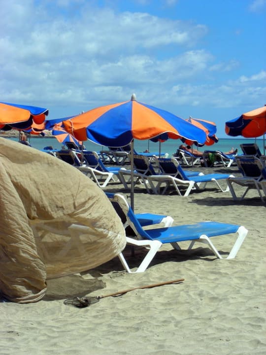 Liegen am Strand SBH Hotel Taro Beach