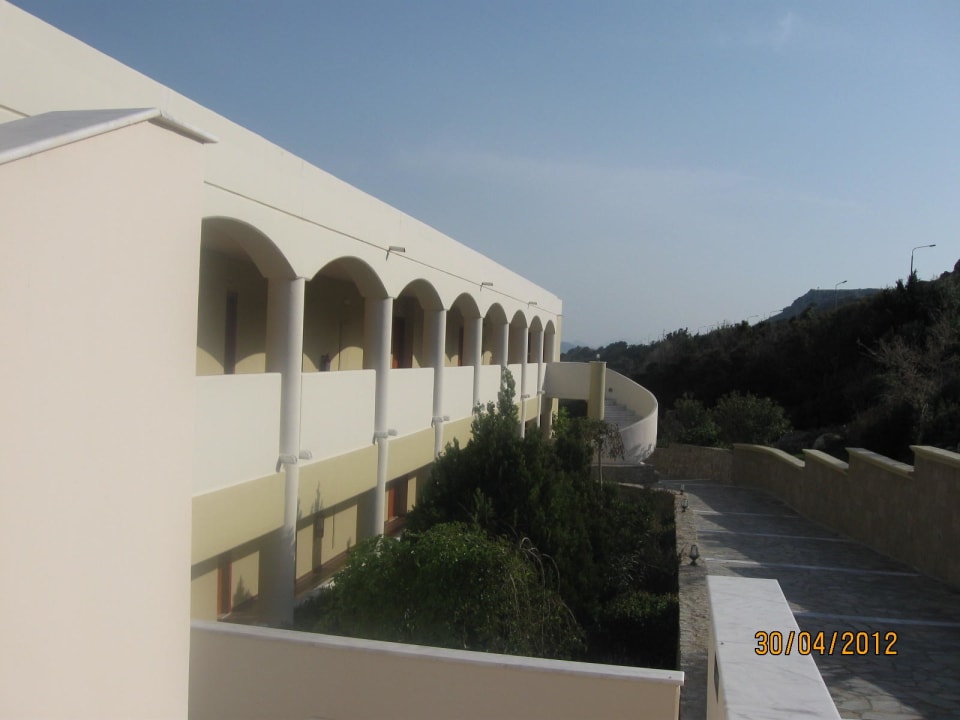 Einer Weg zum "Mythos" Pool oder zur Strand Hotel Kalithea Horizon Royal