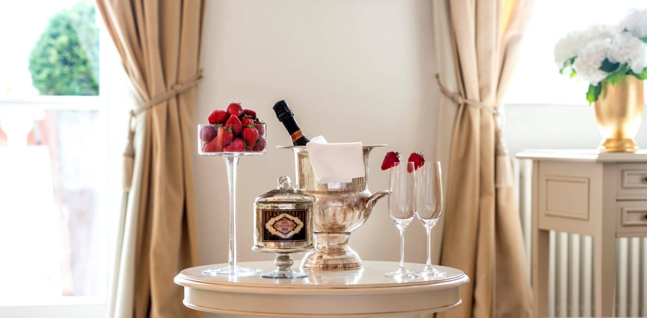 Prickelnder Sekt & köstliche Erdbeeren Hotel Hanswirt