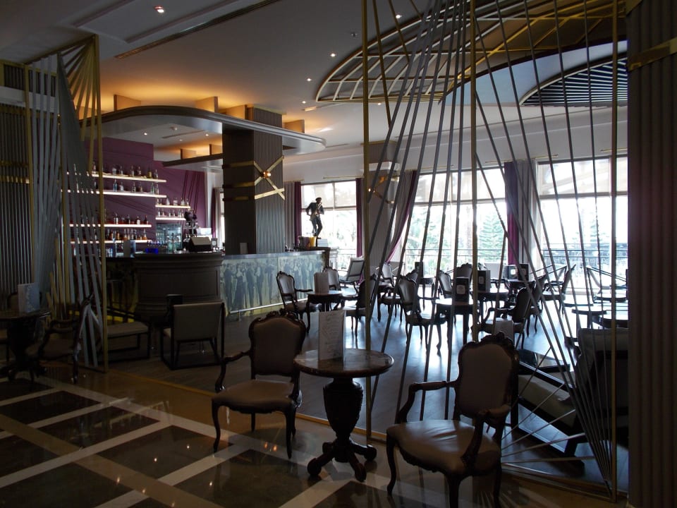 Eine von zwei Lobby-Bars Hotel Delphin Diva