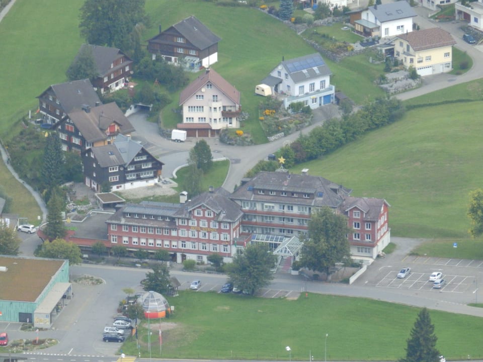 Blick vom Iltios auf das Hotel Hotel Sternen
