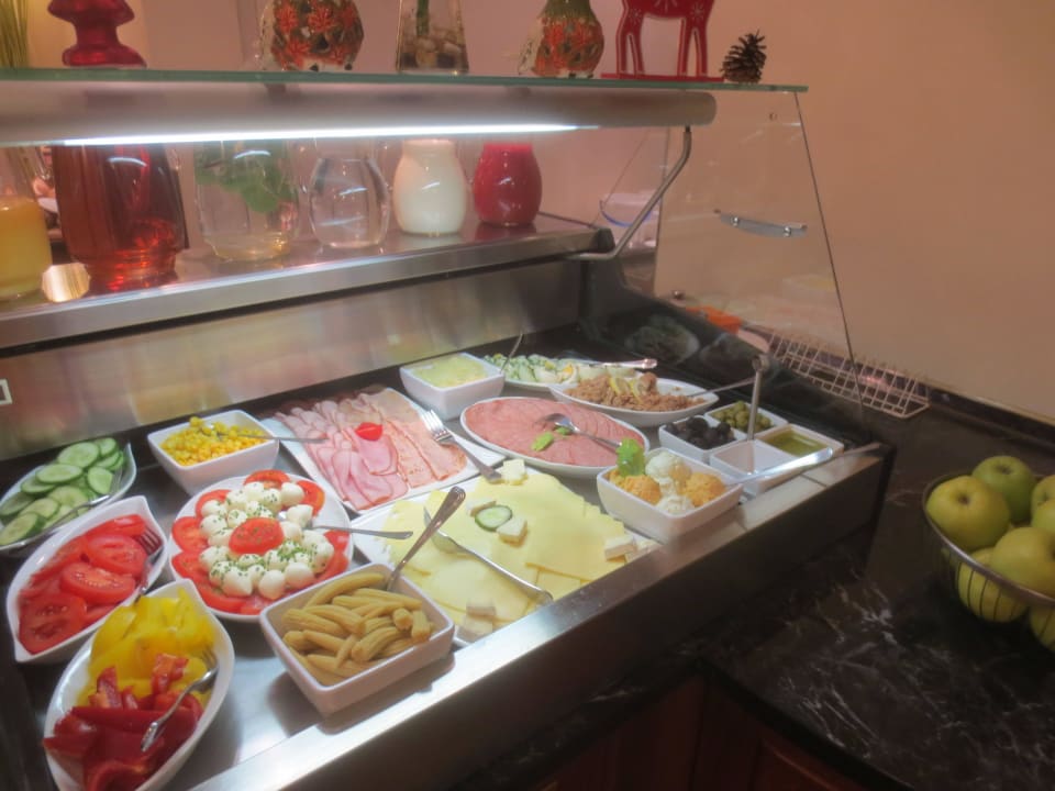 Frühstücksbuffet Suite Hotel 900 m zur Oper