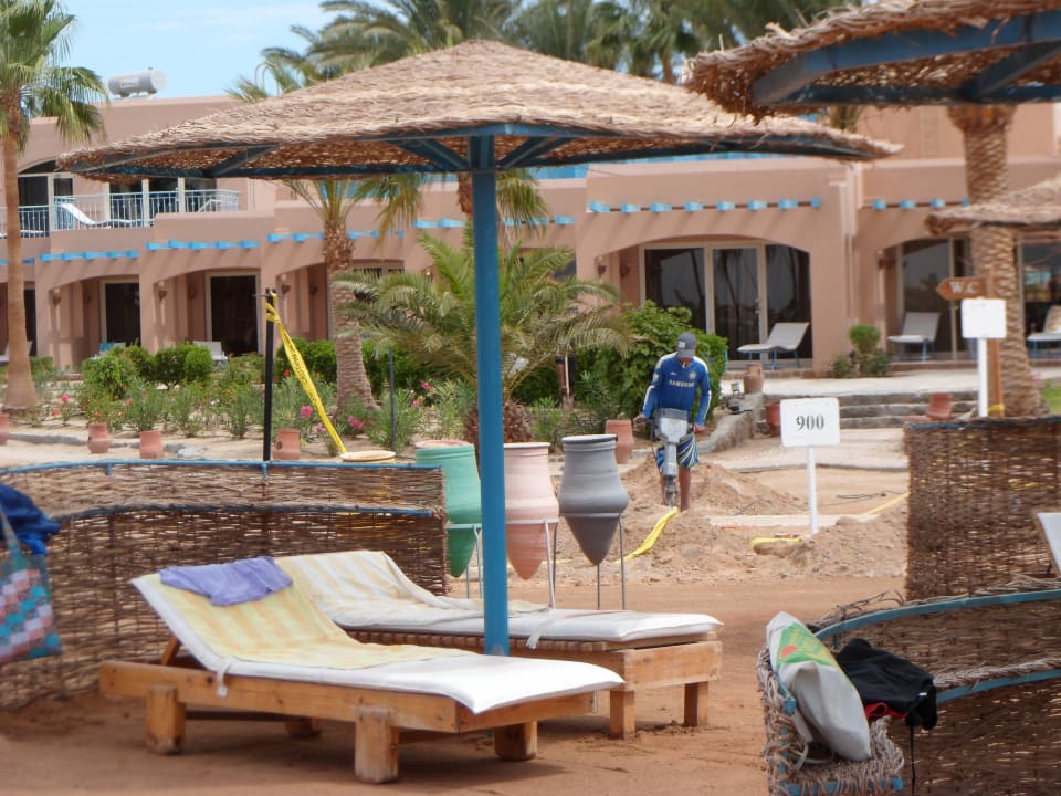 Presslufthammereinsatz am Strand Club Paradisio El Gouna, Red Sea