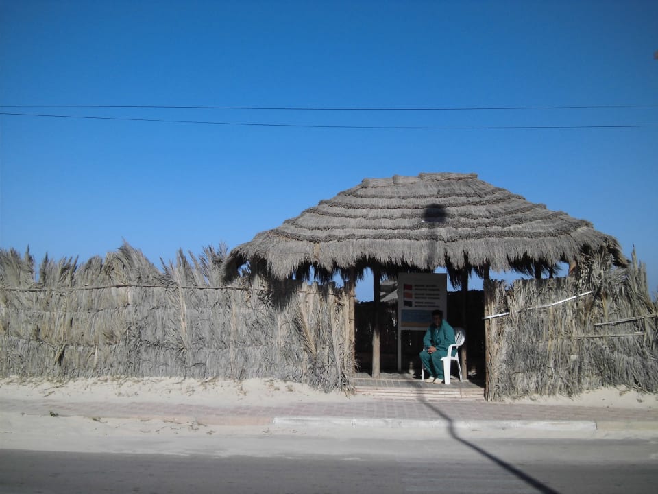 Zum Hotelstrand Djerba Sun Beach Hotel & Spa