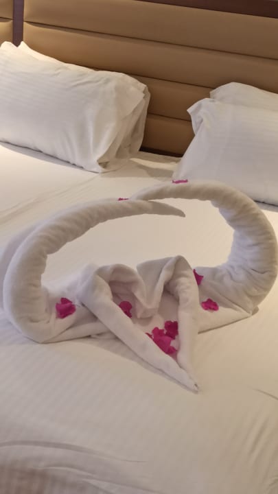 Zimmer Grand Rotana Resort & Spa